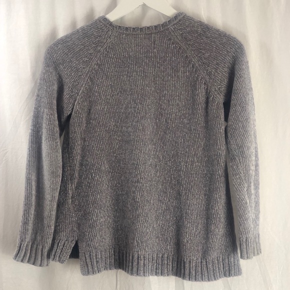 ⭐️ 5/$30 sequin heart sweater - Picture 4 of 4